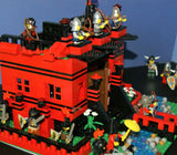 LEGO 10”X10”X9” RED FORT CASTLE INVASION, DETAILED CUSTOM KIT WITH BRIDGE, GARDENS & MOAT & 23 VERY RARE RETIRED MINIFIGURES FROM CASTLE KINGDOMS, DRAGON KNIGHTS, DARK FOREST, BLACK FALCONS ETC… (1013 PCS) KIT 25