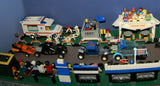 UNIQUE HUGE CUSTOM LEGO SET (1032 PCS): 41 MINIFIGURES (YEAR 1978 & ON), RACE TRACK, FINISH LINE, MULTIPLE BLEACHERS, 6 CARS, SNACK BAR, HELMET SHOP, GAS PUMP, AMBULANCE, REPORTERS, HOT DOG CART, MULTIPLE ACCESSORIES ETC... (KIT 10) 32" X 12"