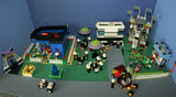UNIQUE CUSTOM LEGO SET WITH 1905 PCS, 24 MINIFIGURES, 4 BUILDINGS: GRINGOTTS GOURMET CAFÉ WITH OUTDOOR TABLES & UMBRELLAS, CITY BANK, STORAGE BLD, PUBLIC BATHROOM, FIRE BRIGADE, TRUCKS, PLAYGROUND, GARDENS, MOTOCYCLES ETC (KIT 22)