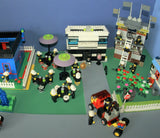 UNIQUE CUSTOM LEGO SET WITH 1905 PCS, 24 MINIFIGURES, 4 BUILDINGS: GRINGOTTS GOURMET CAFÉ WITH OUTDOOR TABLES & UMBRELLAS, CITY BANK, STORAGE BLD, PUBLIC BATHROOM, FIRE BRIGADE, TRUCKS, PLAYGROUND, GARDENS, MOTOCYCLES ETC (KIT 22)