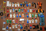 UNIQUE HUGE CUSTOM LEGO SET (1032 PCS): 41 MINIFIGURES (YEAR 1978 & ON), RACE TRACK, FINISH LINE, MULTIPLE BLEACHERS, 6 CARS, SNACK BAR, HELMET SHOP, GAS PUMP, AMBULANCE, REPORTERS, HOT DOG CART, MULTIPLE ACCESSORIES ETC... (KIT 10) 32" X 12"