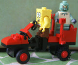 LEGO CUSTOM BUILD (25 PCS) PLUS 2 NOW RARE RETIRED MINIFIGURES: SPONGEBOB 4981, SQUIDWARD 3827 RIDING THEIR CUSTOM MOBILE TRAIN CARRIAGE WITH ADJUSTABLE WHEEL (KIT 35)