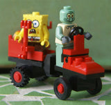 LEGO CUSTOM BUILD (25 PCS) PLUS 2 NOW RARE RETIRED MINIFIGURES: SPONGEBOB 4981, SQUIDWARD 3827 RIDING THEIR CUSTOM MOBILE TRAIN CARRIAGE WITH ADJUSTABLE WHEEL (KIT 35)