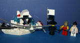 LEGO SPACE INSECTOIDS VS MARTIAL ARTS "BOAT PEOPLE" TEAM: 10 MINIFIGURES: 5 INSECTOIDS, 2 DROIDS, 3 MARTIAL ART & KARATE MFS ON ARMORED BOAT (127 PIECES) KIT ITEM 47