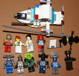 LEGO SPACE INSECTOIDS VS MARTIAL ARTS "BOAT PEOPLE" TEAM: 10 MINIFIGURES: 5 INSECTOIDS, 2 DROIDS, 3 MARTIAL ART & KARATE MFS ON ARMORED BOAT (127 PIECES) KIT ITEM 47