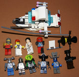 LEGO SPACE INSECTOIDS VS MARTIAL ARTS "BOAT PEOPLE" TEAM: 10 MINIFIGURES: 5 INSECTOIDS, 2 DROIDS, 3 MARTIAL ART & KARATE MFS ON ARMORED BOAT (127 PIECES) KIT ITEM 47