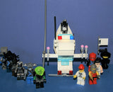 LEGO SPACE INSECTOIDS VS MARTIAL ARTS "BOAT PEOPLE" TEAM: 10 MINIFIGURES: 5 INSECTOIDS, 2 DROIDS, 3 MARTIAL ART & KARATE MFS ON ARMORED BOAT (127 PIECES) KIT ITEM 47