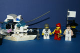 LEGO SPACE INSECTOIDS VS MARTIAL ARTS "BOAT PEOPLE" TEAM: 10 MINIFIGURES: 5 INSECTOIDS, 2 DROIDS, 3 MARTIAL ART & KARATE MFS ON ARMORED BOAT (127 PIECES) KIT ITEM 47
