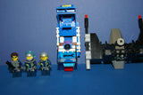 LEGO GREY BATMAN (NEW BLUE CAPE IN BOX) VS AGENTS:  6 MINIFIGURES (BATMAN, JET "AIR" PILOT, AGENTS, CHARGE, CHASE ETC...)  AGT025, AGT020A, AGT001A,  AIR019 PLUS  2 CUSTOM BUILDS: BOAT, JET PLANE & ACCESSORIES (145 PCS) KIT 60
