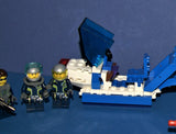 LEGO GREY BATMAN (NEW BLUE CAPE IN BOX) VS AGENTS:  6 MINIFIGURES (BATMAN, JET "AIR" PILOT, AGENTS, CHARGE, CHASE ETC...)  AGT025, AGT020A, AGT001A,  AIR019 PLUS  2 CUSTOM BUILDS: BOAT, JET PLANE & ACCESSORIES (145 PCS) KIT 60