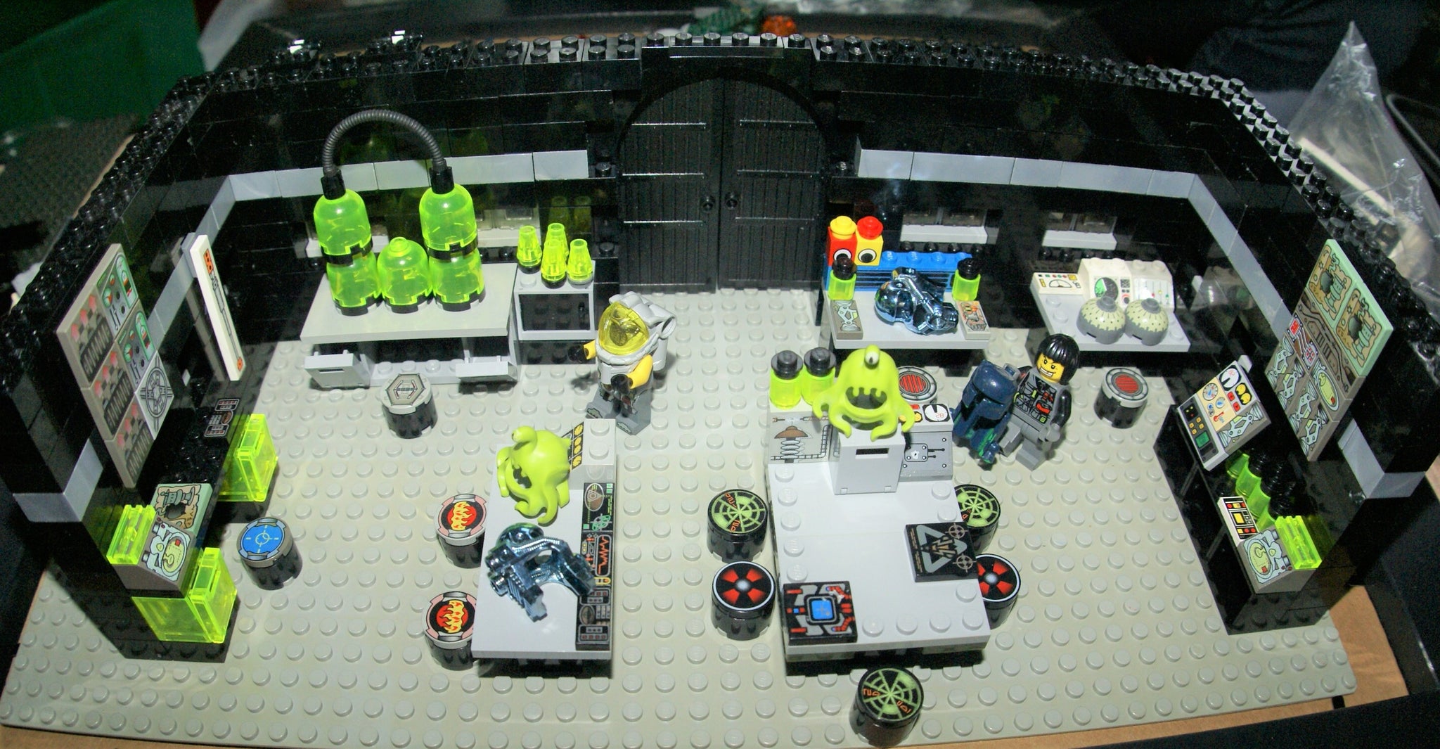 CUSTOM LEGO MAD SCIENTIST LABORATORY 1087 PCS 32 NOW RARE RETIRE Rarest Finds