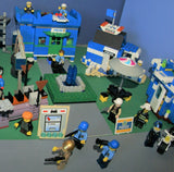 CUSTOM LEGO SET WITH OVER 12 BUILDS: 1488 PCS, 25 NOW RARE RETIRED MINIFIGURES. ENTRANCE ARCH, AMUSEMENT PARK, RIDES & GAMES, POLICE QUARTERS, PUBLIC RESTROOMS, FOUNTAIN, MANY ACCESSORIES. kit 23