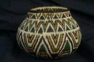 Colorful Highly Collectible & Unique (DARIEN RAINFOREST ART, PANAMA) MUSEUM QUALITY with INTRICATE MINUTE WEAVE  American Wounaan Indian Hösig Di Minute Diamond Motif Art Basket 300A43 designer collector decor