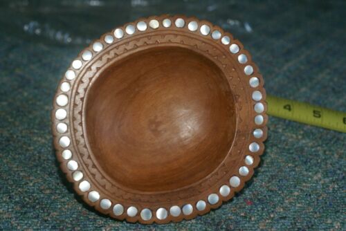 STUNNING ONE OF A KIND HAND CARVED KWILA WOOD MUSEUM MASTERPIECE SERVING PLATTER DISH BOWL WITH MOTHER OF PEARL INSERTS & DELICATE LACY BORDER RENOWNED TRIBAL SCULPTOR TROBRIAND ISLANDS MELANESIA SOUTH PACIFIC COLLECTOR DESIGNER 2A24 5 1/2