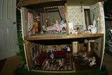 1970 HUGE CUSTOM BUILT & FULLY FURNISHED DOLL HOUSE (5 ft x 4ft x 32”) WITH 14 rooms & 3 gardens, Plants, Trees + Outhouse (1/12 Scale) Operating Lights