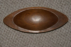 STUNNING 1 OF A KIND HAND CARVED ROSEWOOD WOOD OVAL SAGO PLATTER DISH BOWL WITH DELICATELY INCISED BORDERS BY RENOWNED TRIBAL SCULPTOR TROBRIAND ISLANDS MELANESIA SOUTH PACIFIC  13.5 x 5.5" x 2" COLLECTOR DESIGNER ART 2A47