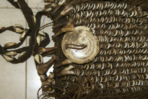 Rare Older & unique handmade primitive Tribal Dani Shaman Head hunter collecting Bag, Bride price Currency strap handle, Baliem Valley Artifact, Irian Jaya, West Papua. Collected in the 1900’s.