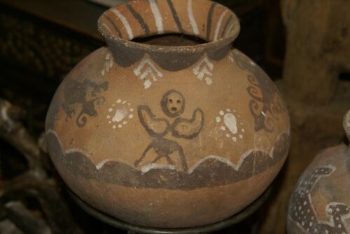 Rare 1980's Vintage Collectible Primitive Hand Crafted Vermasse Terracotta Pottery, Vessel from East Timor Island, Indonesia: Raised Relief Decorative Motifs of man & gecko colored with natural earthtone Pigments 7