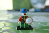 BRAND NEW, NOW RARE, RETIRED COLLECTOR LEGO MINIFIGURE: SMALL CLOWN WITH HAT, PIE & ACCESSSORIES + BLACK BASE (SERIE 5) YEAR 2011, 7 PIECES