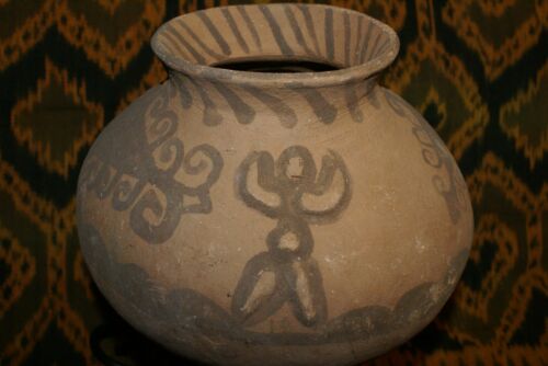 Rare 1980's Vintage Collectible Primitive Hand Crafted Vermasse Terracotta Pottery, Vessel from East Timor Island, Indonesia: Motifs of man & gecko colored with natural earthtone Pigments 7.5