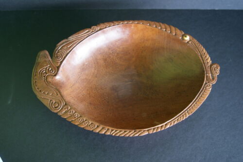 STUNNING ROSEWOOD WOOD MUSEUM MASTERPIECE SAGO PLATTER DISH BOWL DELICATELY CARVED INTO A LARGE FISH BY RENOWNED TRIBAL SCULPTOR FROM  REMOTE TROBRIAND ISLANDS MELANESIA SOUTH PACIFIC COLLECTOR DESIGNER 2A40 11