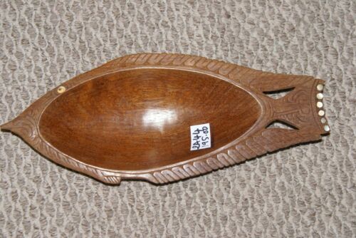 STUNNING ROSEWOOD WOOD MUSEUM MASTERPIECE WITH MOTHER OF PEARL INSERTS SAGO PLATTER DISH BOWL DELICATELY CARVED INTO A LARGE FISH BY RENOWNED TRIBAL SCULPTOR FROM  REMOTE TROBRIAND ISLANDS MELANESIA SOUTH PACIFIC COLLECTOR DESIGNER 2A44 12.5