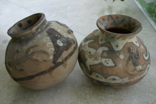 CHOICE OF 1 OR BOTH. 1980's Rare Hand Crafted Vermasse Terracotta Pottery Pot from East Timor Islands, Indonesia. CHOICE OF: Shapes Motif (P14) and/or Geckos Motif (P5) both approximately 8.5