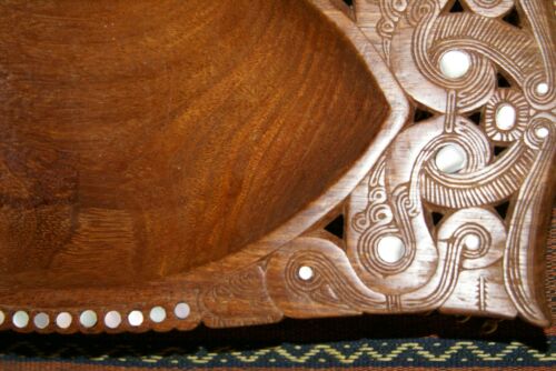 STUNNING UNIQUE HAND CARVED ROSEWOOD MUSEUM MASTERPIECE SERVING PLATTER DISH BOWL WITH MOTHER OF PEARL INSERTS & DELICATE LACY BORDER RENOWNED SCULPTOR TROBRIAND ISLANDS MELANESIA SOUTH PACIFIC  KULA RING COLLECTOR DESIGNER 2A28 14