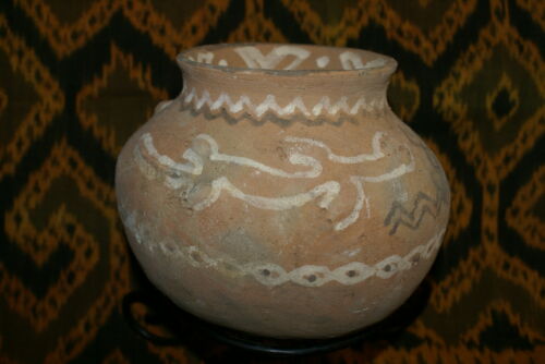 Rare 1980's Vintage Collectible Primitive Hand Crafted Vermasse Terracotta Pottery, Vessel from East Timor Island, Indonesia: 3D Raised Relief Gecko Motifs  & Decorative Geometrics colored with natural earthtone pigments 8.5