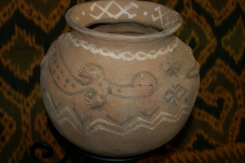 Rare 1980's Vintage Collectible Primitive Hand Crafted Vermasse Terracotta Pottery, Vessel from East Timor Island, Indonesia: 3D Raised Relief Decorative Geometric & Gecko Motifs colored with natural earth tone pigments 7