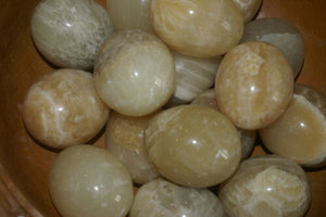 done 4 Hand Carved & Polished Stalagmitic Alabaster Calcite Eggs Hard Stone Elegant