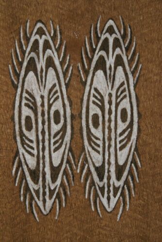 Rare Maro Tapa loin Bark Cloth (Kapa in Hawaii), from Lake Sentani, Irian Jaya, Papua New Guinea. Authentic, Hand Painted with Natural Pigments by a Tribal Artist, Abstract Shields motif: lake Bugs with eyes and multiple legs,  27