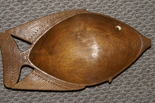 STUNNING ROSEWOOD WOOD MUSEUM MASTERPIECE SAGO PLATTER DISH BOWL DELICATELY CARVED INTO A LARGE FISH BY RENOWNED TRIBAL SCULPTOR FROM  REMOTE TROBRIAND ISLANDS MELANESIA SOUTH PACIFIC COLLECTOR DESIGNER 2A153 14