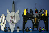 3 LEGO SETS, D.C UNIVERSE SUPER HEROES: BATWING JETPLANE, CATWOMAN JET & AMPHIBIAN POLICE CAR, PLUS 6 HIGHLY COLLECTIBLE NOW RARE RETIRED MINIFIGURES: 2 BATMAN MFGS GREY & BLACK, CATWOMAN, JOKER, HENCHMAN, POLICE GUARD ETC. 287 PCS (KIT 32)