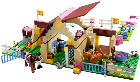 Now Rare Retired LEGO Friends, Kit 3189. (414 PIECES) Heartlake Stables: Barn with 2 Minifigures, 2 horses, Cat, Frog, Practice Jumps, Helmets, Saddles & Plenty of Accessories (Age: 6 - 12 years) Manuels & Box Included YEAR 2012
