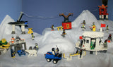 CUSTOM LEGO SET, ARTIC BLAST: 835 PCS, 28 NOW RARE RETIRED MINIFIGURES (1982-2010), SKI PATROL, SKIERS, SNOWBOARDERS, POLAR BEAR, IGLOO, CABLE CARS, OBSERVATION TOWER, 8 VEHICLES, SOME SNOW MOBILES, SNACK BAR, CELL TOWERS, OCTON STATION ETC... (KIT 17)