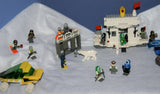 CUSTOM LEGO SET, ARTIC BLAST: 835 PCS, 28 NOW RARE RETIRED MINIFIGURES (1982-2010), SKI PATROL, SKIERS, SNOWBOARDERS, POLAR BEAR, IGLOO, CABLE CARS, OBSERVATION TOWER, 8 VEHICLES, SOME SNOW MOBILES, SNACK BAR, CELL TOWERS, OCTON STATION ETC... (KIT 17)