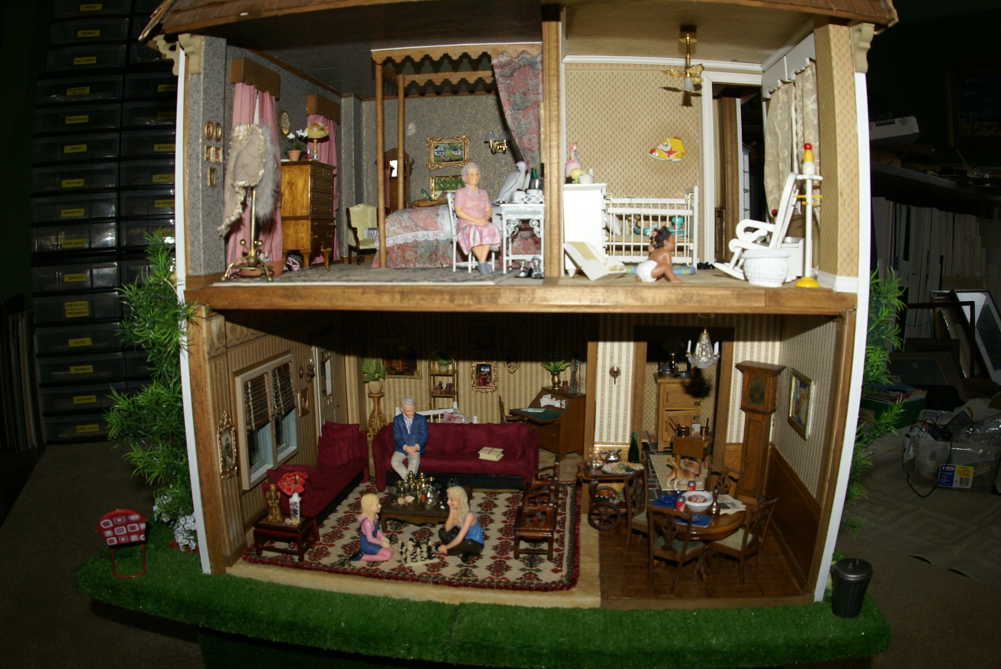 1970 HUGE CUSTOM BUILT FULLY FURNISHED DOLL HOUSE (5 ft x 4ft x