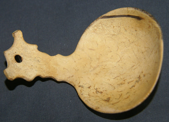 OLDER VERY RARE & UNIQUE ETHNIC PRIMITIVE DRINKING BOWL OR SCOOP WITH FESTOONED HANDLE, TRIBAL SPOON HAND CARVED OUT OF A COCONUT SHELL, TAMI ISLAND, HUON GULF, SOUTH SEAS, PNG, NEW GUINEA. SP5C. GOOD PATINA