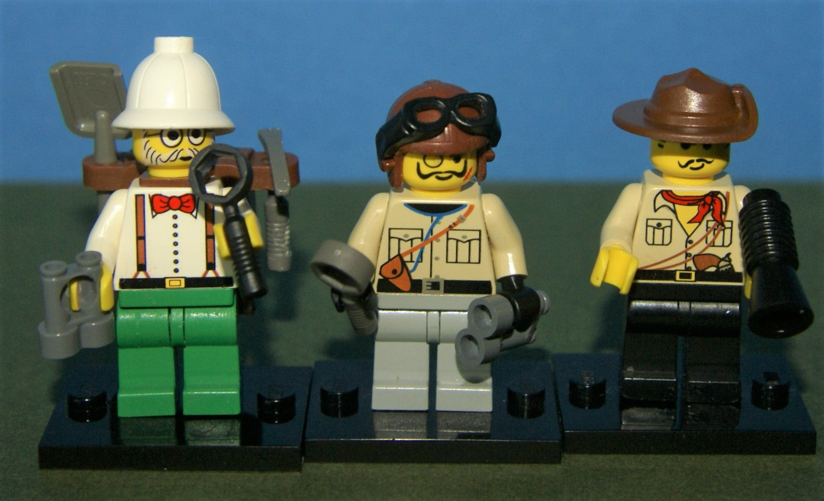 CUSTOM LEGO SET (132 pieces): ADVENTURERS IN THE DESERT (YEAR 1998)  CUSTOM BUILDS NOW RARE RETIRED MINIFIGURES: CHARLES LIGHTNING,  JOHNNY