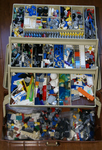 4 LEVELS TOOL BOX PACKED WITH 2308 LEGO PIECES, 45 CONSTRUCTION MANUALS, MANY SPECIALTY PCS, MFS PARTS, ALL FROM CITY, CREATOR, SYSTEM & BIONICLE & MECANICAL, 6 SMALL CUSTOM BUILDS. $500.00 VALUE MINIMUM. 10 LBS & FREE SHIPPING item 01