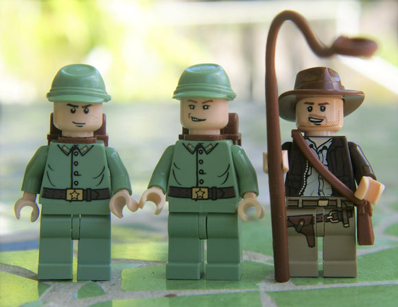 3 RARE LEGO RETIRED HIGHLTY COLLECTIBLE MINIFIGURES INDIANA JONES iaj044 7196 WITH GRIN (SMILE) HAT, SATCHEL & WHIP + 2 RUSSIAN SOLDIERS OR GUARDS (GREEN UNIFORMS) WITH CAPS & BACKPACKS iaj013 (kits 7625 & 7626) ITEM 77 Year 2008 16 PIECES