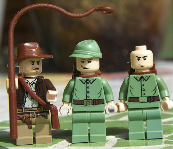 3 RARE LEGO RETIRED HIGHLTY COLLECTIBLE MINIFIGURES INDIANA JONES iaj044 7196 WITH GRIN (SMILE) HAT, SATCHEL & WHIP + 2 RUSSIAN SOLDIERS OR GUARDS (GREEN UNIFORMS) WITH CAP & BACKPACKS iaj013 (kits 7625 & 7626) ITEM 78 Year 2008 15 pcs