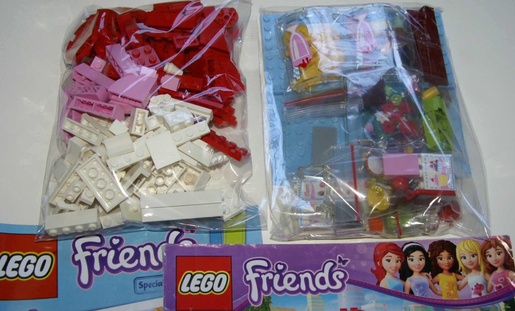 LEGO FRIENDS: City Park Cafe (3061) Pre-Owned w/box instructions