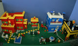 5 BUILDS: 2 STORIES HOME POOL PING PONG PLAYHOUSE APT DONUT SHOP TIRE STORE TOW TRUCK ETC.. HOT DOG STAND BENCHES (1569 PCS) 29 VERY RARE RETIRED MINIFIGURES FROM "LEGO TOWN" &  THE SIMPSONS (1978- 2010) KIT 2