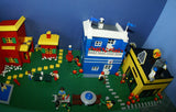 5 BUILDS: 2 STORIES HOME POOL PING PONG PLAYHOUSE APT DONUT SHOP TIRE STORE TOW TRUCK ETC.. HOT DOG STAND BENCHES (1569 PCS) 29 VERY RARE RETIRED MINIFIGURES FROM "LEGO TOWN" &  THE SIMPSONS (1978- 2010) KIT 2