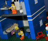 5 BUILDS: 2 STORIES HOME POOL PING PONG PLAYHOUSE APT DONUT SHOP TIRE STORE TOW TRUCK ETC.. HOT DOG STAND BENCHES (1569 PCS) 29 VERY RARE RETIRED MINIFIGURES FROM "LEGO TOWN" &  THE SIMPSONS (1978- 2010) KIT 2