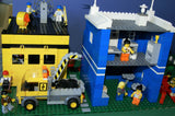 5 BUILDS: 2 STORIES HOME POOL PING PONG PLAYHOUSE APT DONUT SHOP TIRE STORE TOW TRUCK ETC.. HOT DOG STAND BENCHES (1569 PCS) 29 VERY RARE RETIRED MINIFIGURES FROM "LEGO TOWN" &  THE SIMPSONS (1978- 2010) KIT 2