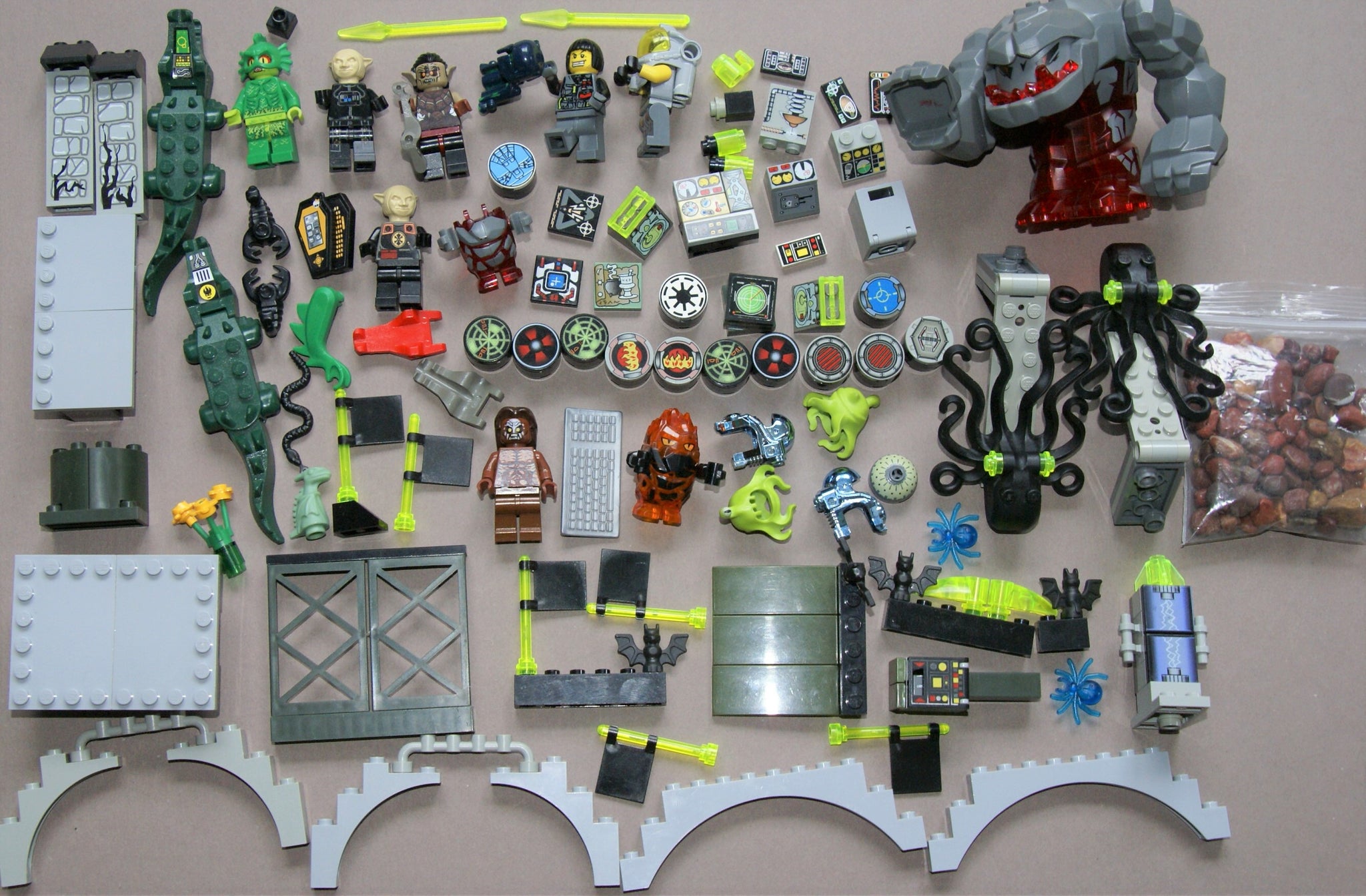 CUSTOM LEGO MAD SCIENTIST LABORATORY (1087 PCS ): 32 (NOW RARE) RETIRE –  Rarest Finds
