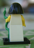 BRAND NEW, RARE,  RETIRED LEGO MINIFIGURE:  EGYPTIAN QUEEN  WITH HAIR, POISON SNAKE + BLACK BASE 6 PIECES  (Serie 5) 8805, YEAR 2011 COLLECTIBLE